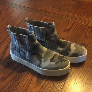 J/Slides 8.5 high top grey camp sneakers